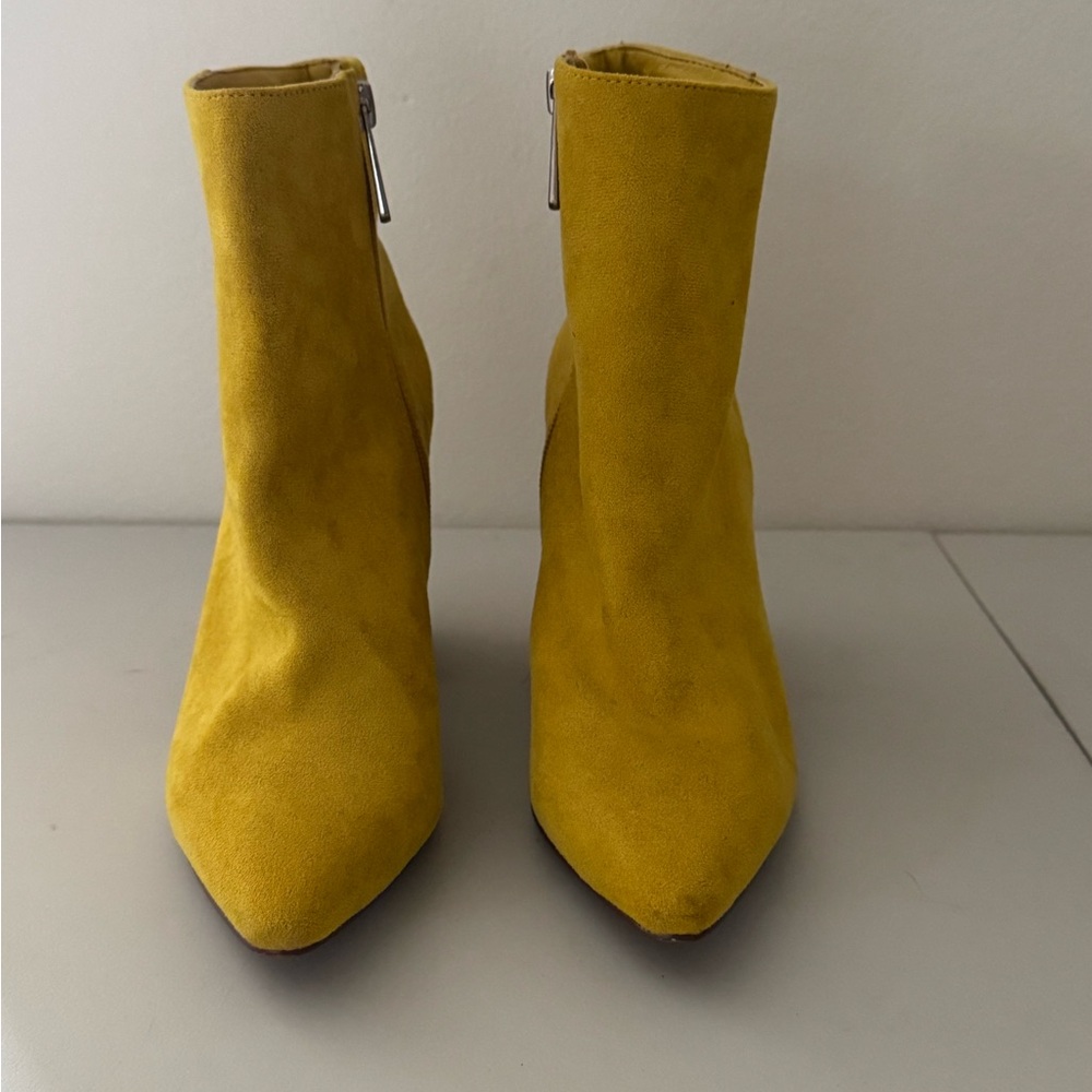 Charles David Yellow Suede Ankle Booties Block Heel Pointed Toe 6.5